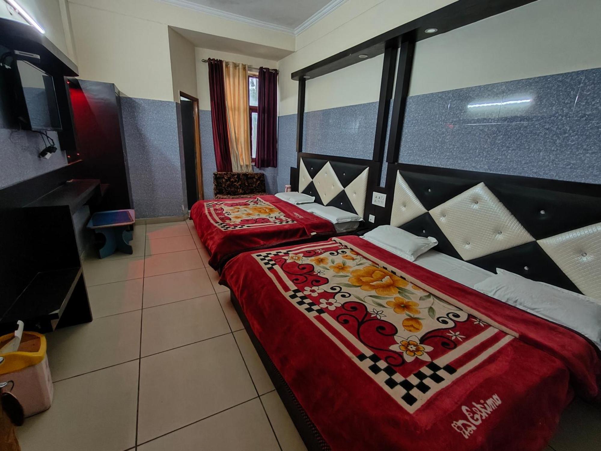 Aashirwad Hotel Катра Екстер'єр фото